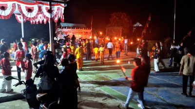 Meriahkan HUT Kemerdekaan, Pemdes Mabuan Gelar Pawai Obor Bersama Para Anak Sekolah