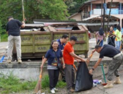 Pemkab Barito Timur Gelar Apel Pagi dan Gotong Royong Bersihkan Pasar Tamiang Layang
