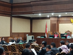 Hakim Sindir Pejabat Kemnaker Repot-repot Peras Swasta buat Beli Tinta dan Blangko